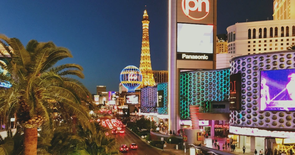 Top 10 Must-See Attractions in and Around Las Vegas