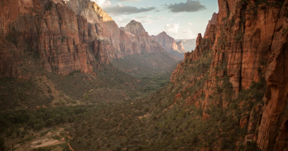 Top 10 Must-See Attractions in and Around Las Vegas